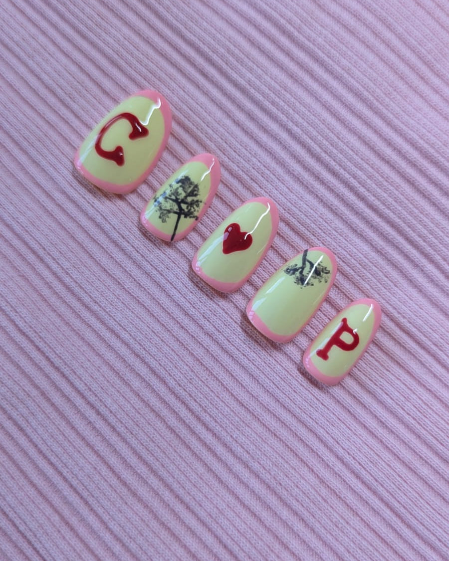 The Correspondent: Signature Set